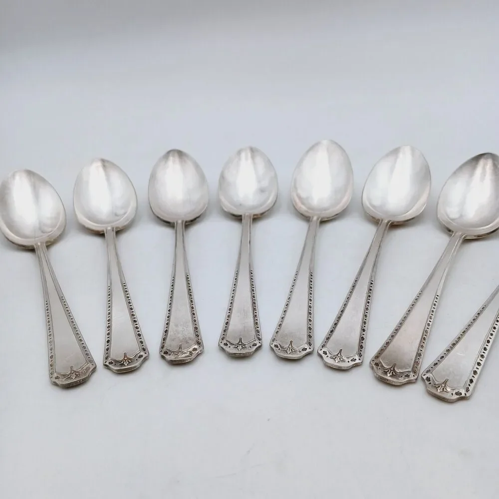 Tudor Plate Oneida Community Algonquin Set of 8 Teaspoon Vtg